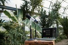 Carica l'immagine nel visualizzatore di Gallery, Shure MV7+ White
