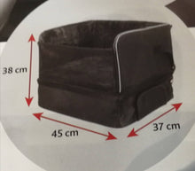 Carica l'immagine nel visualizzatore di Gallery, Cuccia per Auto Trixie