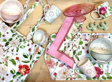 Carica l'immagine nel visualizzatore di Gallery, Canovaccio in Lino motivo Traditional Rose - ID&M