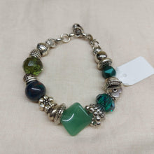 Carica l'immagine nel visualizzatore di Gallery, Bracciale misto perle e componenti - ID&M