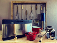 Carica l'immagine nel visualizzatore di Gallery, Rotella Tagliapasta Dentata in Ottone