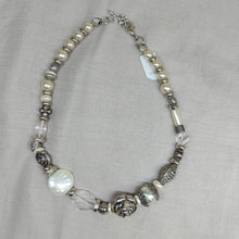 Carica l'immagine nel visualizzatore di Gallery, Collana girocollo mix perle - ID&M