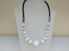 Carica l'immagine nel visualizzatore di Gallery, Collana Pietre Miste e cordone nero - ID&M