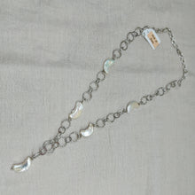 Carica l'immagine nel visualizzatore di Gallery, Collana Lune Perle di Fiume - ID&M