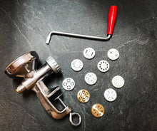 Carica l'immagine nel visualizzatore di Gallery, Torchio Manuale per Pasta Fresca