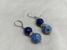 Carica l'immagine nel visualizzatore di Gallery, Orecchini due perle Blu