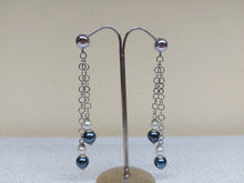 Carica l'immagine nel visualizzatore di Gallery, Orecchini due catenine due perline