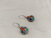 Carica l'immagine nel visualizzatore di Gallery, Orecchini etnici turchese-rosso