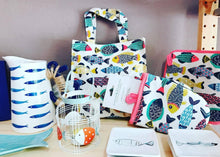 Carica l'immagine nel visualizzatore di Gallery, Shopper Piccola in PVC motivo Aquarium - Le Botteghe del Polesine