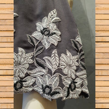 Carica l'immagine nel visualizzatore di Gallery, Abito ricamo LFDL