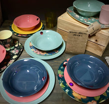 Carica l'immagine nel visualizzatore di Gallery, Piatto Fondo in Melamina Corallo - ID&M