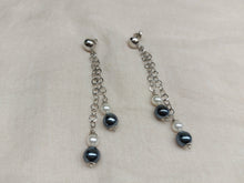Carica l'immagine nel visualizzatore di Gallery, Orecchini due catenine due perline