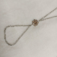 Carica l'immagine nel visualizzatore di Gallery, Baciamano - ID&M