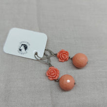 Carica l'immagine nel visualizzatore di Gallery, Orecchini mini rosa e perla - ID&M