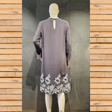 Carica l'immagine nel visualizzatore di Gallery, Abito ricamo LFDL