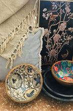 Carica l'immagine nel visualizzatore di Gallery, Ciotola Artigianale in Legno di Mango motivo Turchese/Arancio - Le Botteghe del Polesine