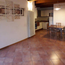 Carica l'immagine nel visualizzatore di Gallery, Appartamento in centro - Le Botteghe del Polesine