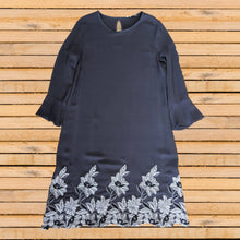 Carica l'immagine nel visualizzatore di Gallery, Abito ricamo LFDL