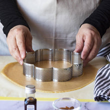 Carica l'immagine nel visualizzatore di Gallery, Fascia Inox Microforata a Fiore ø24 - ID&M