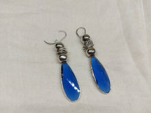 Carica l'immagine nel visualizzatore di Gallery, Orecchini goccia vetro Blu