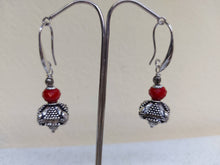 Carica l'immagine nel visualizzatore di Gallery, Orecchini argentone etnico