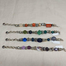 Carica l'immagine nel visualizzatore di Gallery, Bracciale misto perle e componenti - ID&M