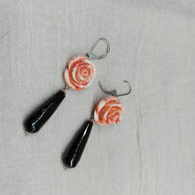 Carica l'immagine nel visualizzatore di Gallery, Orecchini rosa grande e goccia - ID&M