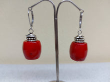 Carica l'immagine nel visualizzatore di Gallery, Orecchini Rossi cilindro