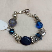 Carica l'immagine nel visualizzatore di Gallery, Bracciale misto perle e componenti - ID&M