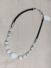 Carica l'immagine nel visualizzatore di Gallery, Collana Pietre Miste e cordone nero - ID&M