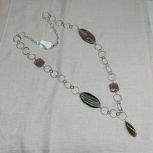 Carica l'immagine nel visualizzatore di Gallery, Collana lunga catena e pietre dure - ID&M