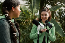 Carica l'immagine nel visualizzatore di Gallery, Shure MV7+ White
